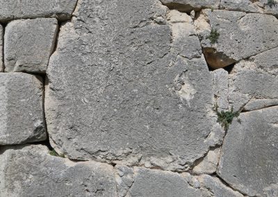 Mura poligonali di Amelia, dettaglio con pietra con 13 angoli