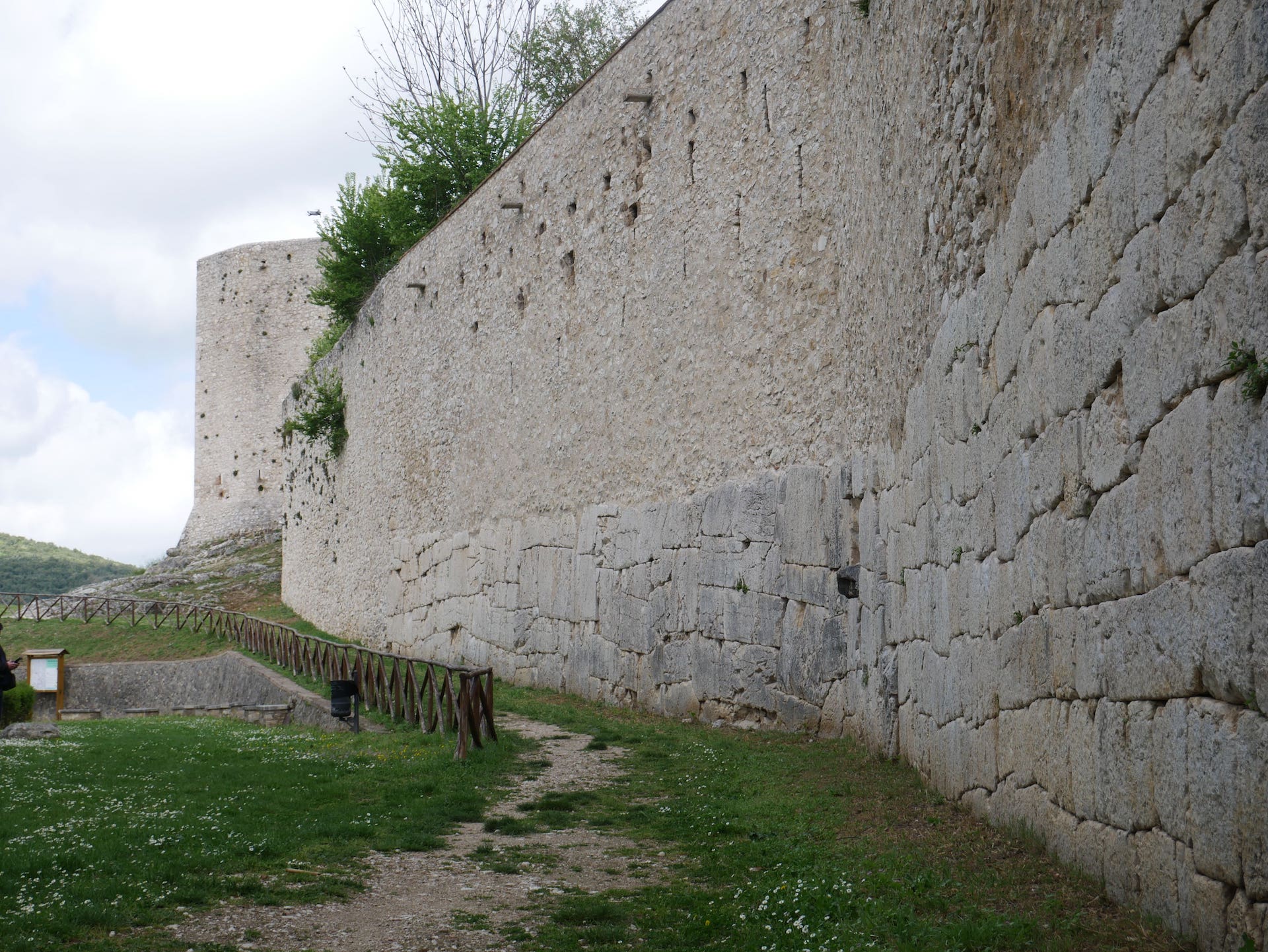 Mura poligonali presso i Giardini d'Inverno