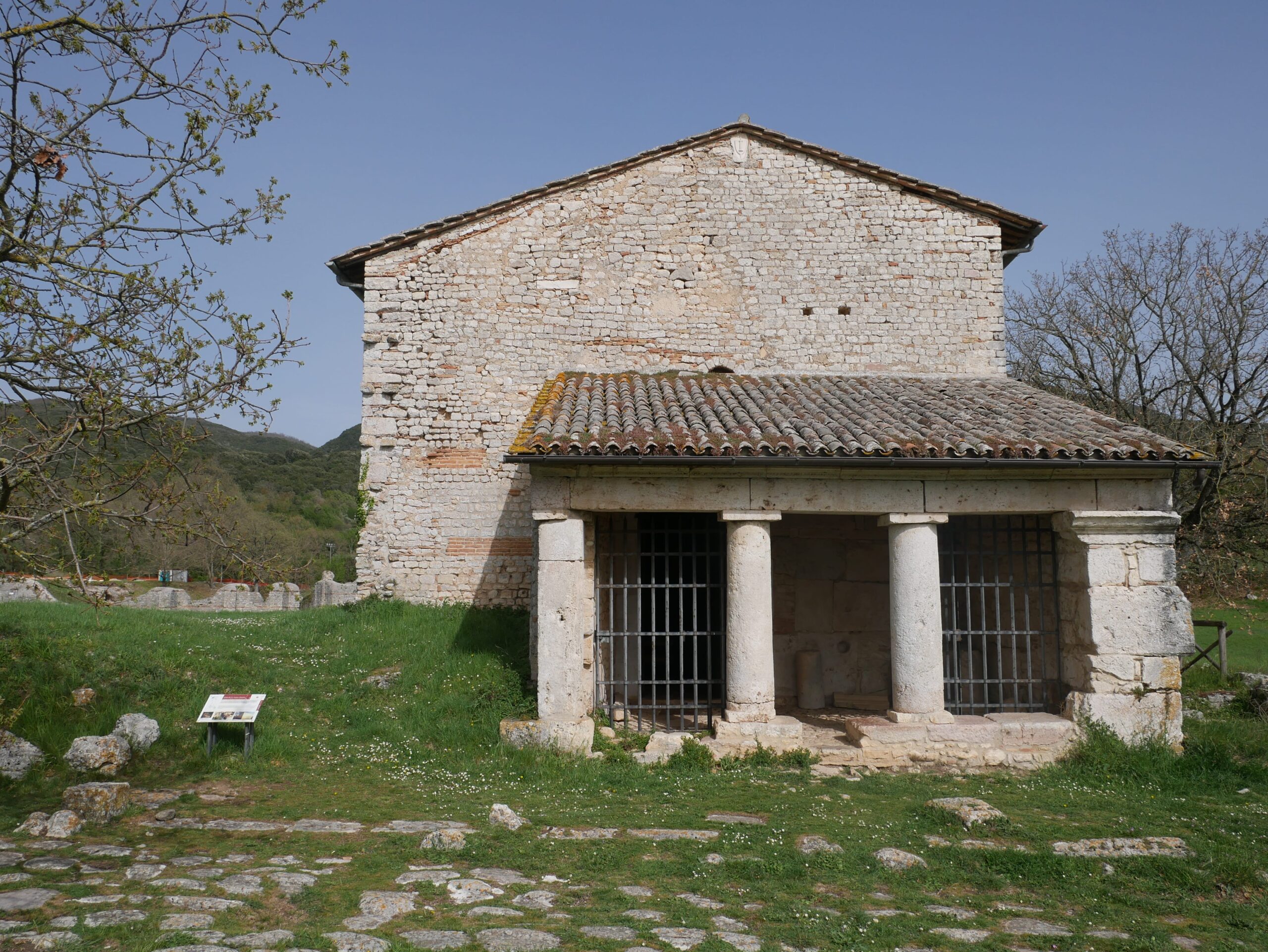 Carsulae-chiesa-san-cosma-e-damiano-min Chiesa dei santi Cosma e Damiano