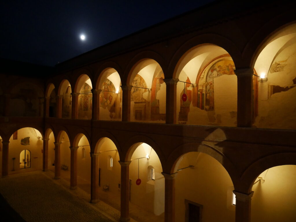 Rocca Albornoz, Cortile d'Onore di notte (Spoleto)